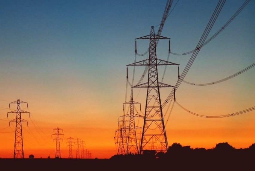 energia elétrica retrocede 4,24% em dezembro