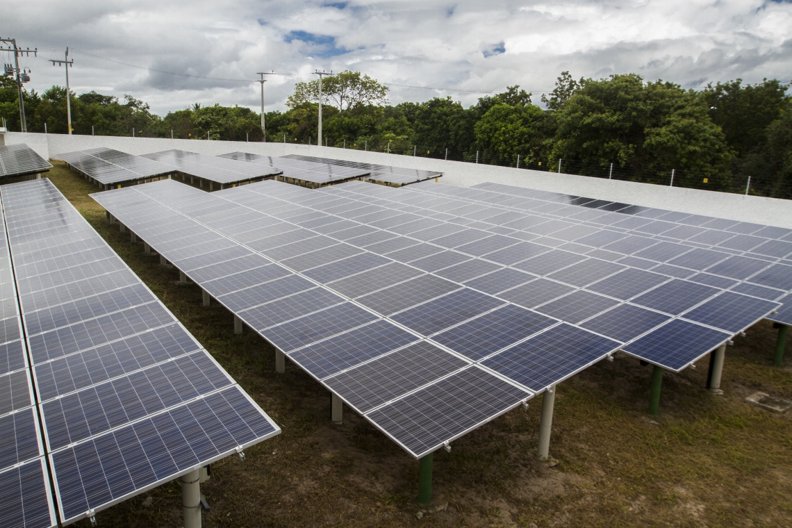 complexo fotovoltaico gera energia para universidade federal do ceará